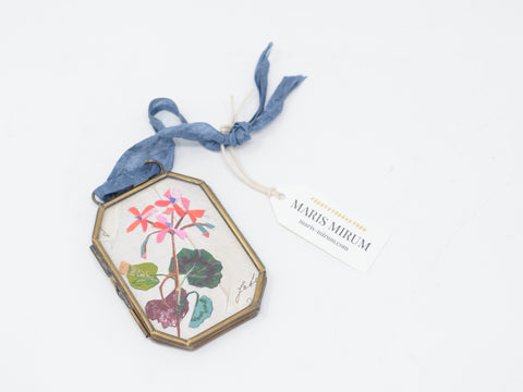 Geranium No. 1 Locket Ornament